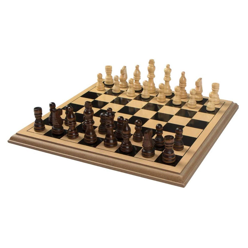 Jogo de tabuleiro de peças de xadrez de madeira e jogo de xadrez de  estratégia
